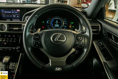 2013 Lexus IS 300h - Thumbnail