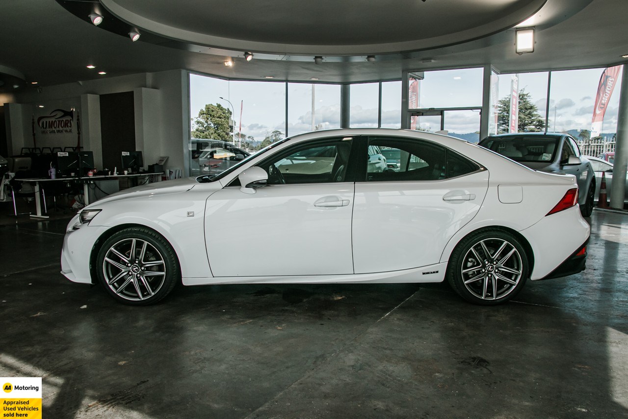 2013 Lexus IS 300h