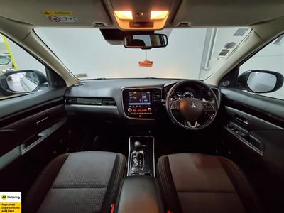 2021 Mitsubishi Outlander - Thumbnail