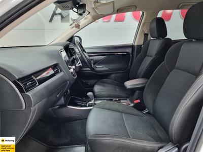 2021 Mitsubishi Outlander - Thumbnail