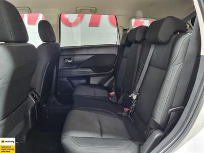 2021 Mitsubishi Outlander - Thumbnail