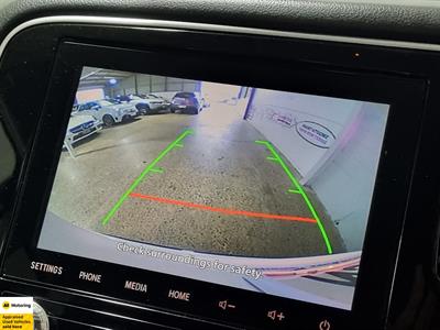 2021 Mitsubishi Outlander - Thumbnail