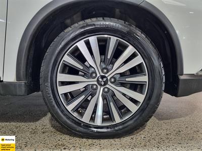 2021 Mitsubishi Outlander - Thumbnail