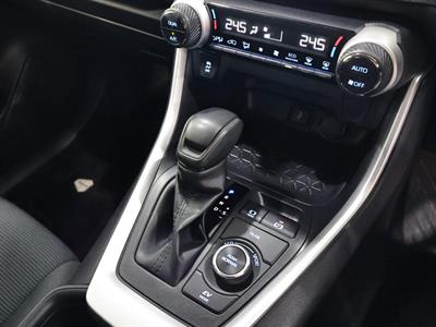 2022 Toyota RAV4 - Thumbnail
