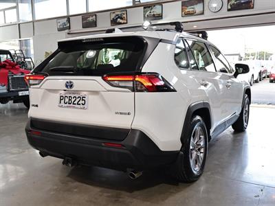 2022 Toyota RAV4 - Thumbnail