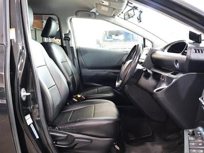 2016 Toyota Sienta - Thumbnail