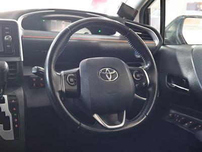 2016 Toyota Sienta - Thumbnail