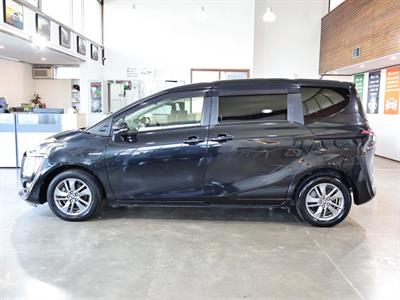 2016 Toyota Sienta - Thumbnail