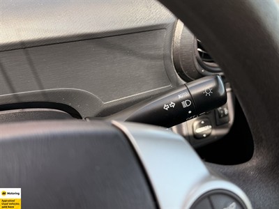 2013 Toyota Aqua - Thumbnail