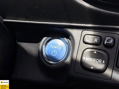 2013 Toyota Aqua - Thumbnail