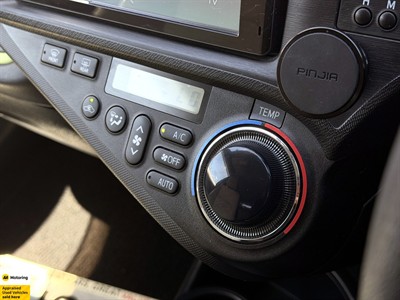 2013 Toyota Aqua - Thumbnail