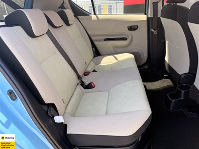 2013 Toyota Aqua - Thumbnail