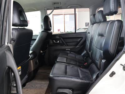 2006 Mitsubishi Pajero - Thumbnail