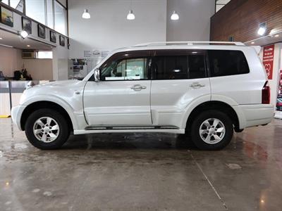 2006 Mitsubishi Pajero - Thumbnail