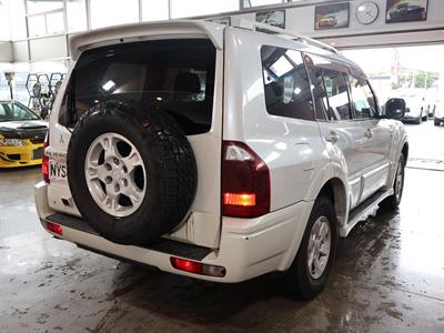 2006 Mitsubishi Pajero - Thumbnail