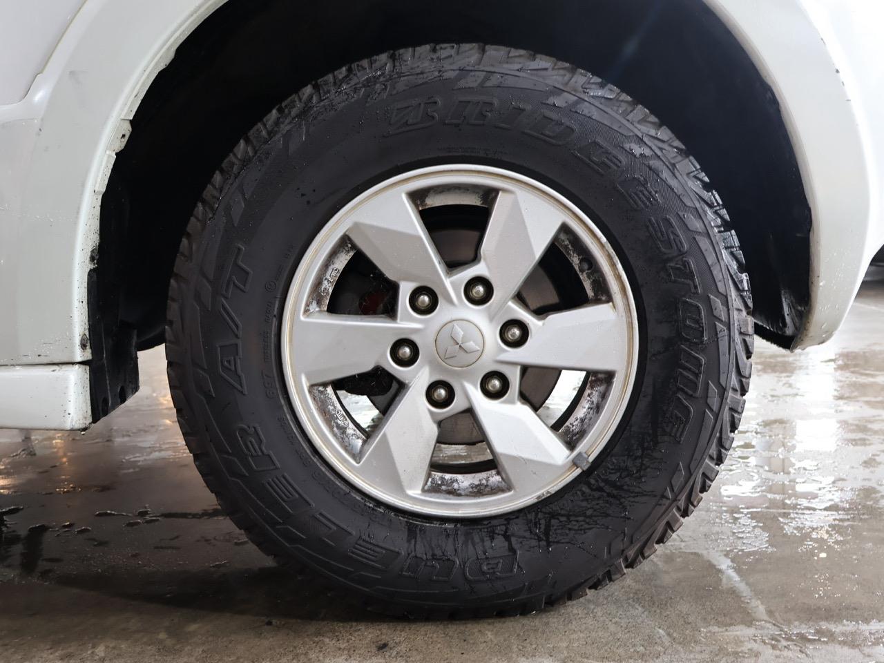 2006 Mitsubishi Pajero