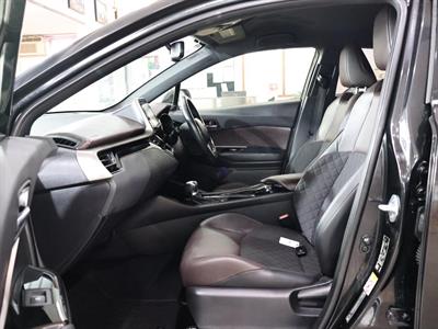 2017 Toyota C-HR - Thumbnail