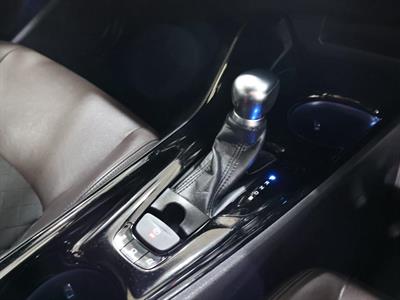 2017 Toyota C-HR - Thumbnail