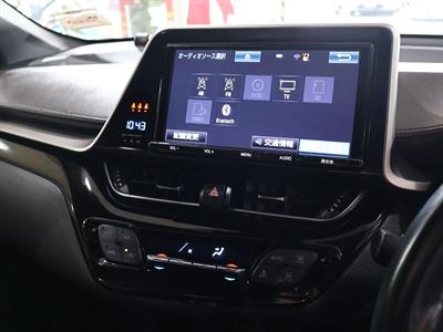 2017 Toyota C-HR - Thumbnail