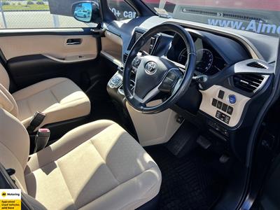 2014 Toyota Noah - Thumbnail