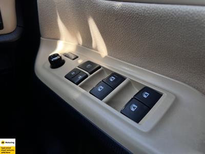 2014 Toyota Noah - Thumbnail