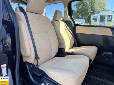 2014 Toyota Noah - Thumbnail