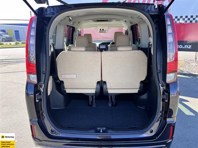 2014 Toyota Noah - Thumbnail