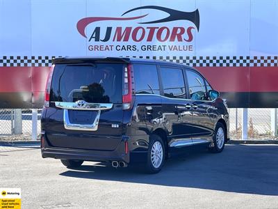 2014 Toyota Noah - Thumbnail