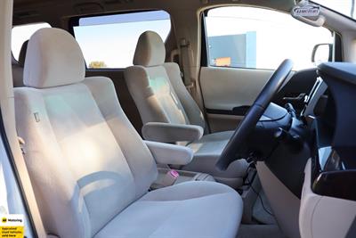 2013 Toyota Alphard - Thumbnail