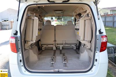 2013 Toyota Alphard - Thumbnail