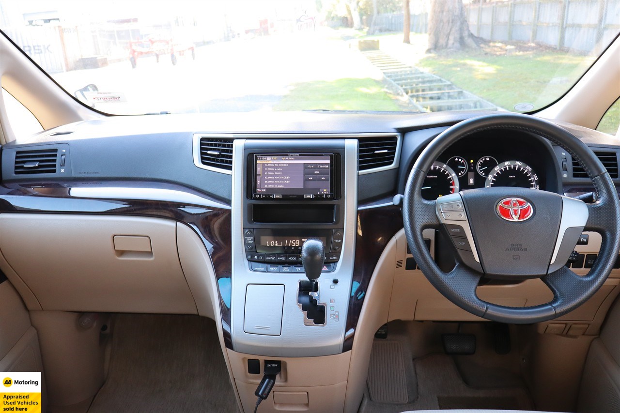 2013 Toyota Alphard