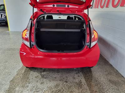 2015 Toyota Aqua - Thumbnail