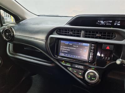 2015 Toyota Aqua - Thumbnail