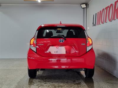 2015 Toyota Aqua - Thumbnail
