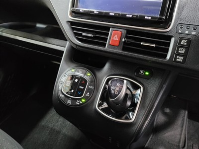 2016 Toyota Noah - Thumbnail