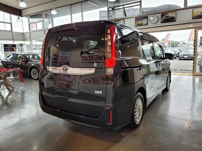 2016 Toyota Noah - Thumbnail