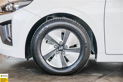 2022 Hyundai IONIQ - Thumbnail