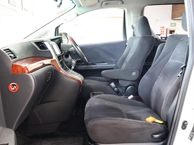 2010 Toyota Vellfire - Thumbnail