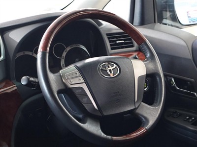 2010 Toyota Vellfire - Thumbnail