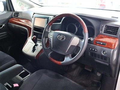 2010 Toyota Vellfire - Thumbnail