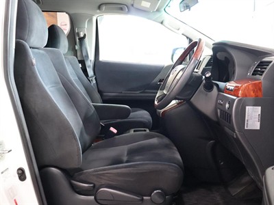 2010 Toyota Vellfire - Thumbnail