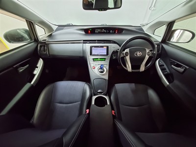 2013 Toyota Prius - Thumbnail