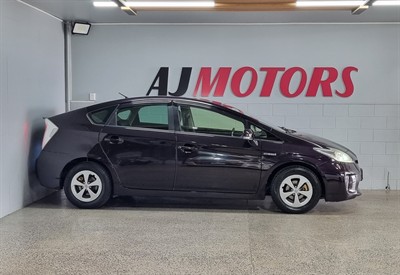 2013 Toyota Prius - Thumbnail