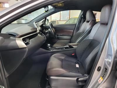 2017 Toyota C-HR - Thumbnail