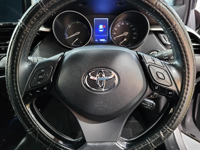 2017 Toyota C-HR - Thumbnail