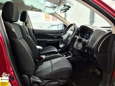 2021 Mitsubishi Outlander - Thumbnail