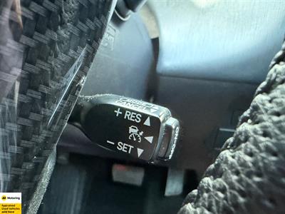 2014 Toyota Prius - Thumbnail