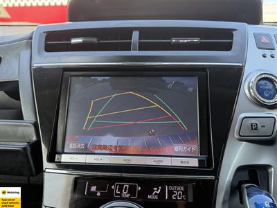 2014 Toyota Prius - Thumbnail