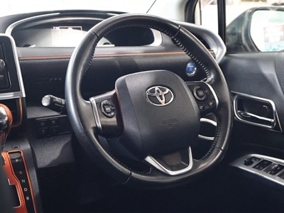 2017 Toyota Sienta - Thumbnail