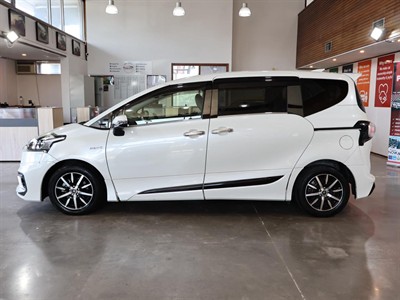 2017 Toyota Sienta - Thumbnail